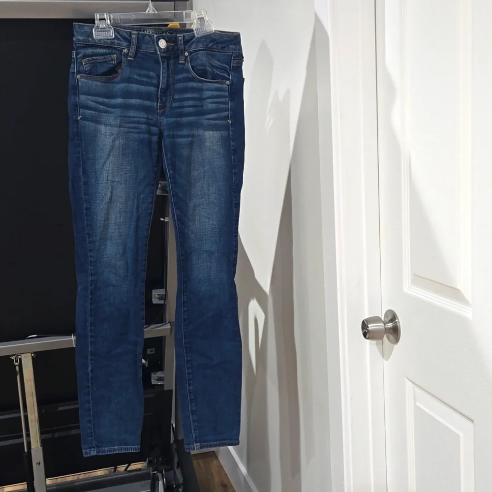 American Eagle Outfitters super stretch women's blue jeans size 6